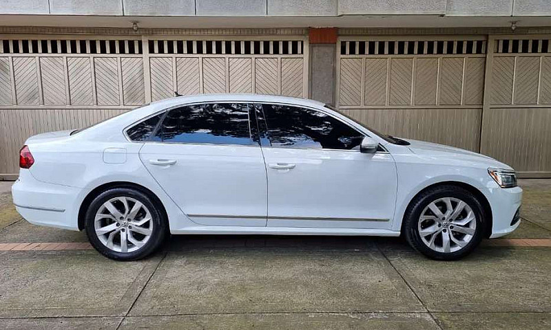 Volkswagen Passat Bl...