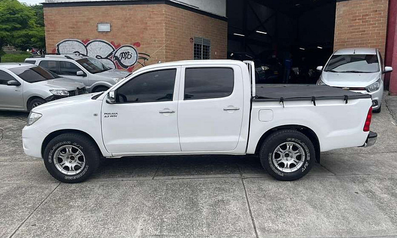 Toyota Hilux 2011 Mo...