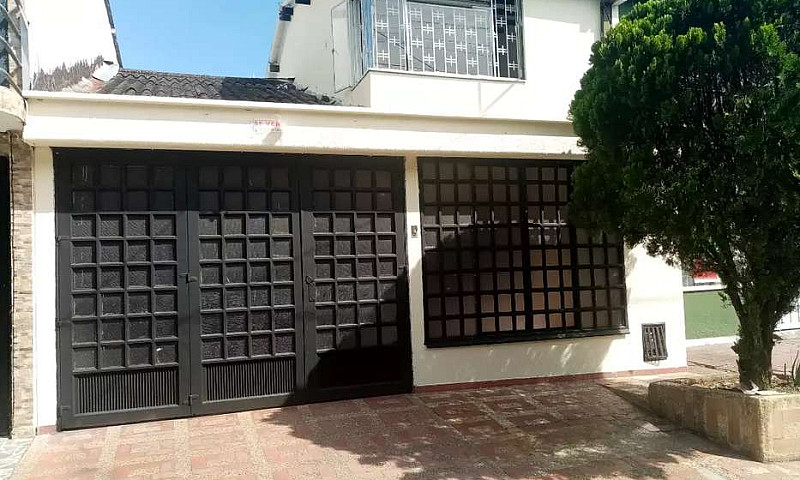 Casa De Dos Pisos Ba...