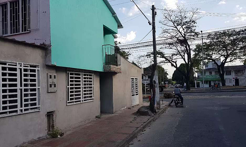 Vendo Casa Comercial...