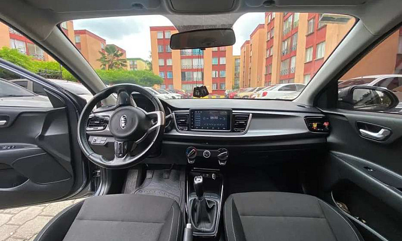 Vendo Kia Rio...
