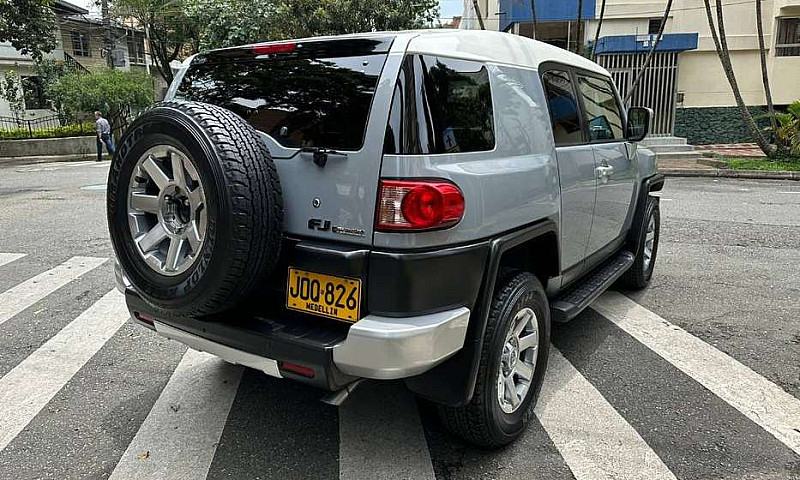 Toyota Fj Cruiser 4....