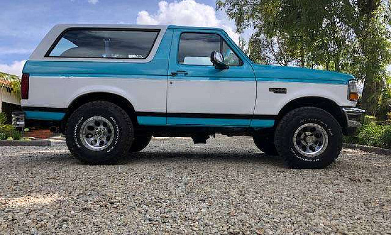 Ford Bronco Xlt At 5...