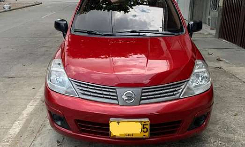 Nissan Tiida Sedan 2...