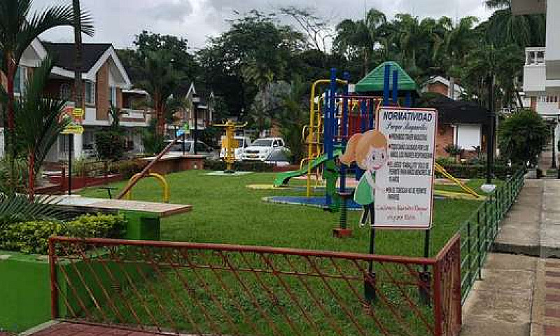 Casa En Arriendo Con...