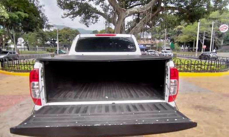 Vendo Camioneta Niss...