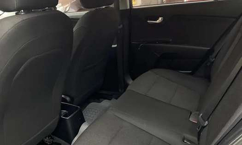 Vendo Kia Rio...