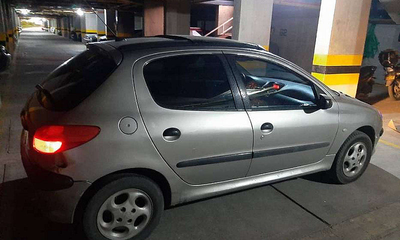 Peugeot 206 Modelo 2...