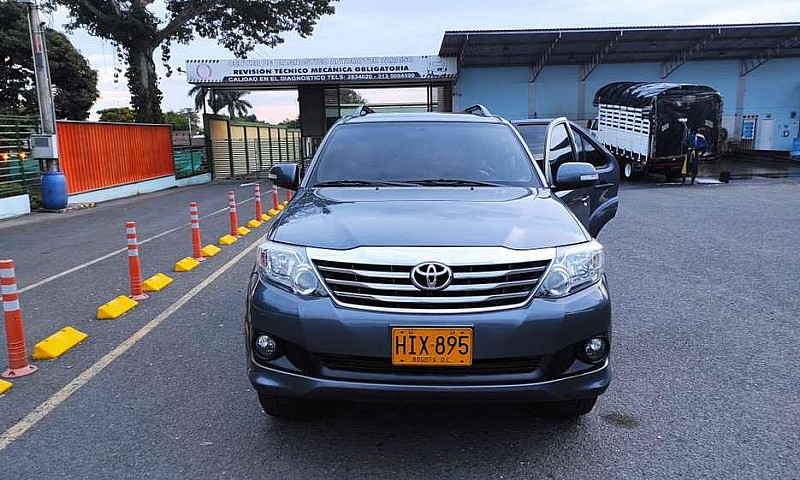 Toyota Fortuner Mode...