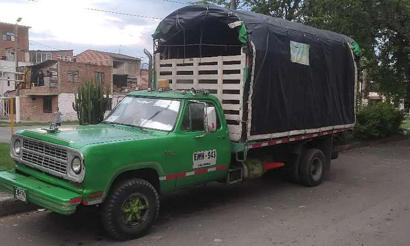 Camion Dodge 600...