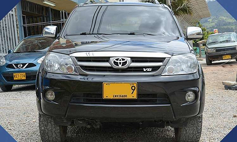 Toyota Fortuner 4.0 ...