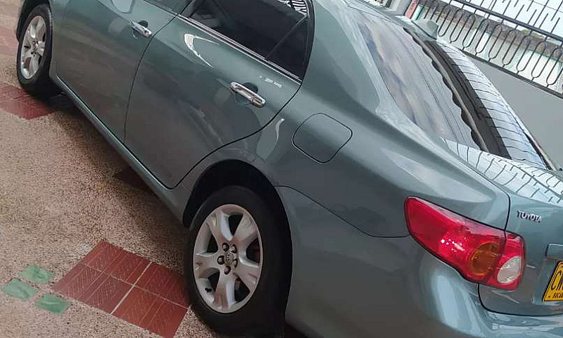 Vendo Toyota Corolla...