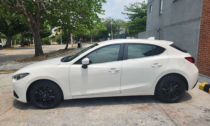 Mazda 3 Touring 2015...