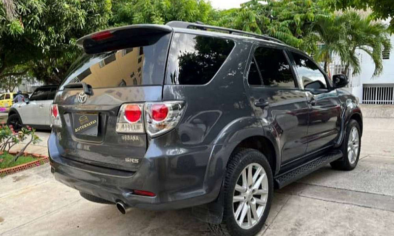 Toyota Fortuner 4X2 ...