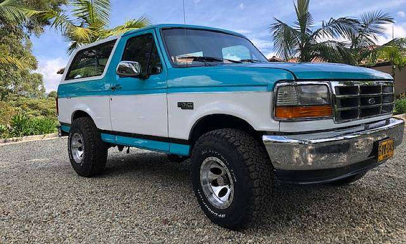 Ford Bronco Xlt At 5...