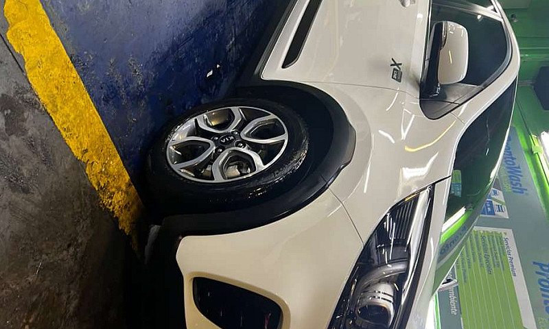 Kia Picanto X Line...