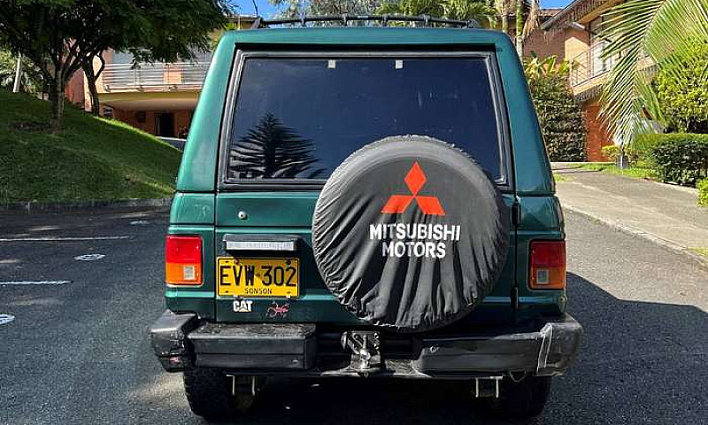 Mitsubishi  Montero ...