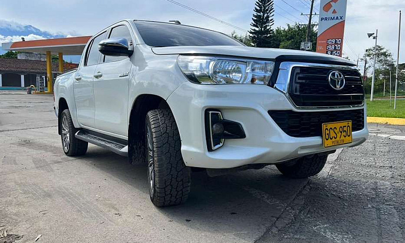 Vendo Toyota Hilux S...