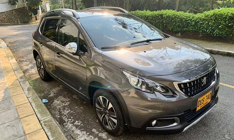 Peugeot 2008 1.2 At...