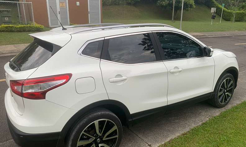 Nissan Qashqai Exclu...