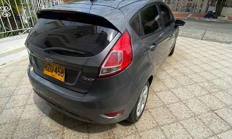 Se Vende Ford Fiesta...