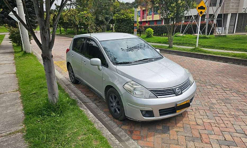 Nissan Tiida Hb Emot...