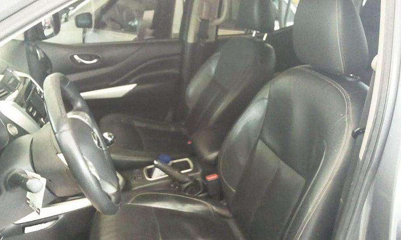 Vendo Nissan Np300 L...