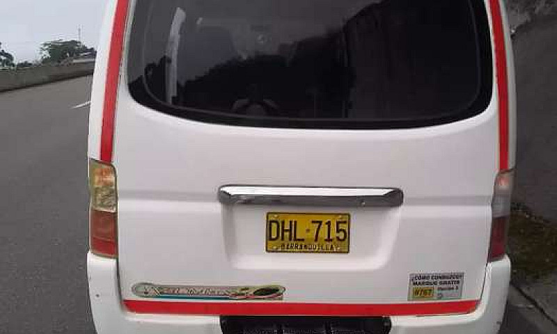 Hermosa Nissan Urvan...