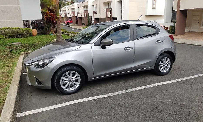 Hermoso Mazda 2 Tour...
