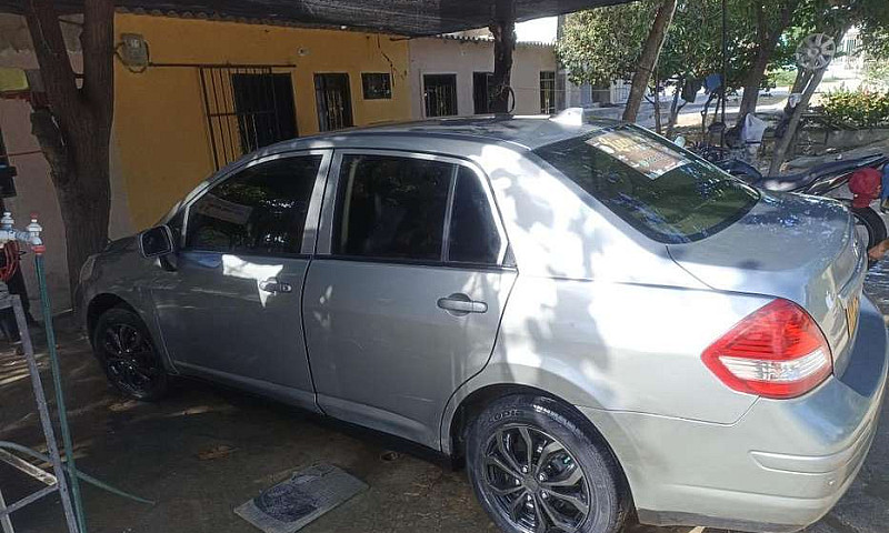 Nissan Tiida 2012...