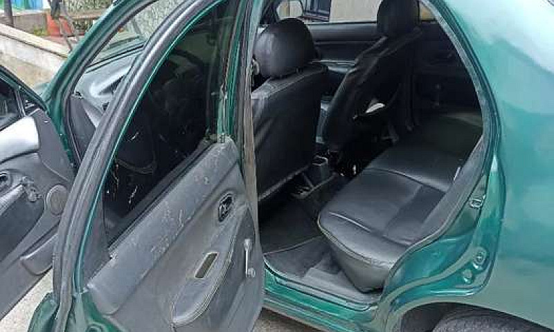 Mazda 121 Modelo 98...