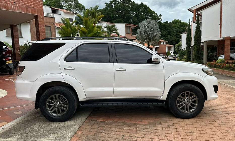 Toyota Fortuner Urba...