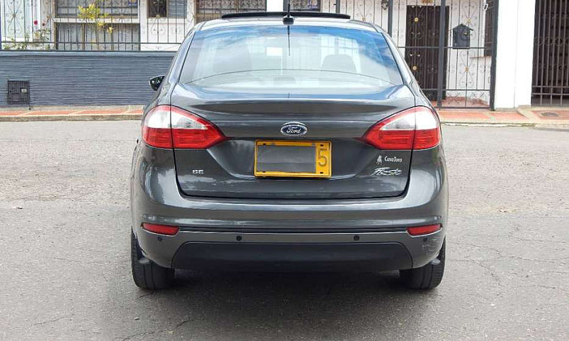 Vendo Ford Fiesta...