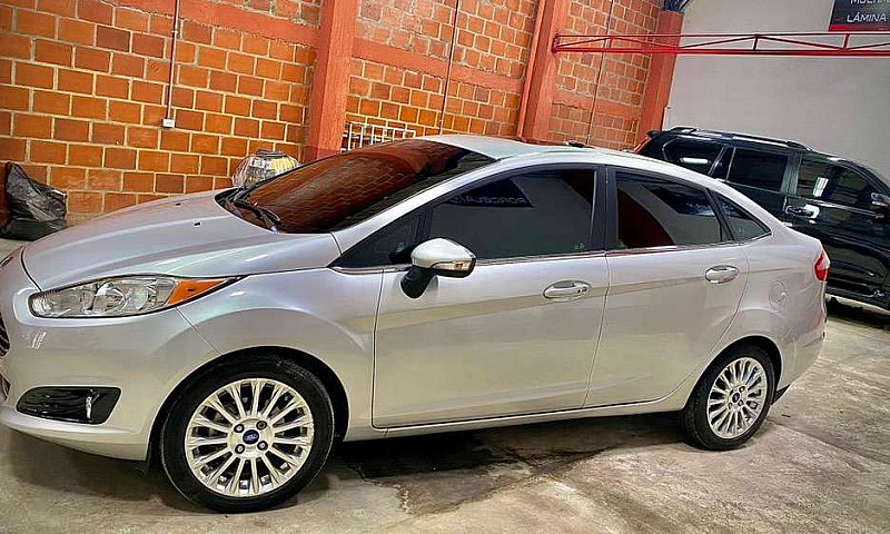 Ford Fiesta Titanium...