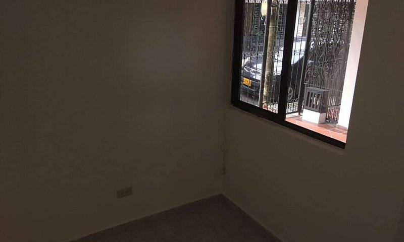 Arriendo Casa Barrio...