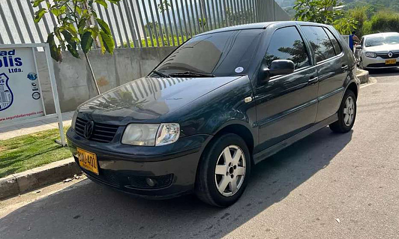 Volkswagen Polo 2002...