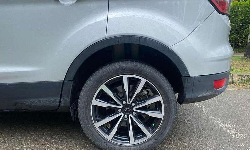 Ford Escape Titanium...