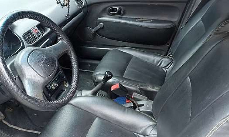 Mazda 121 Modelo 98...