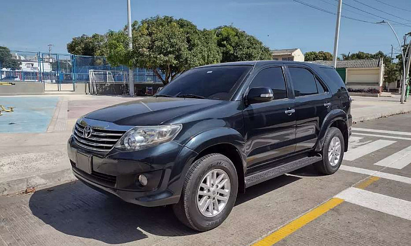 Toyota Fortuner 4*4-...