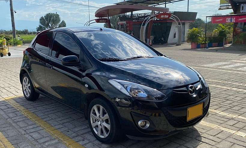 Mazda 2 2013...