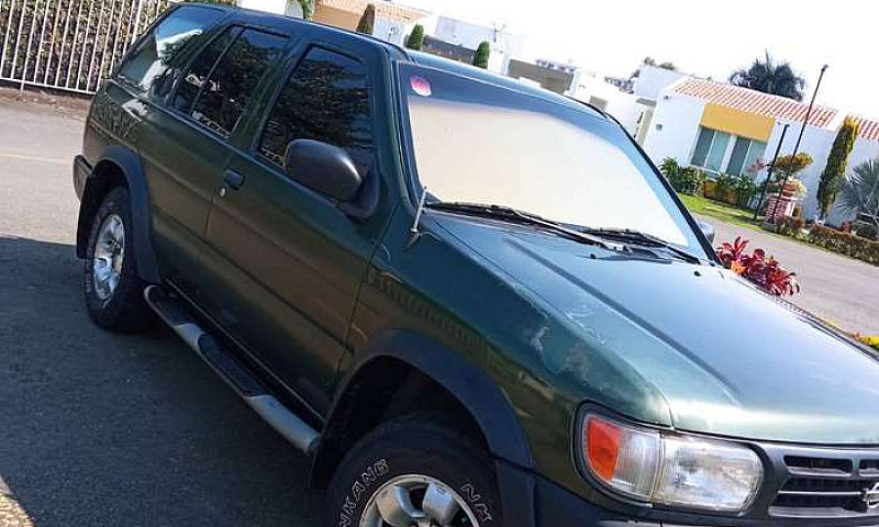 Vendo Nissan Pathfin...