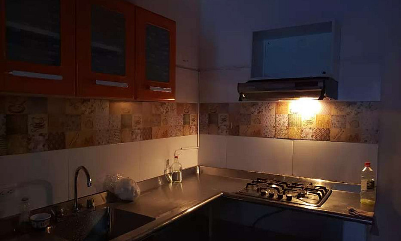 Arriendo Casa Barrio...