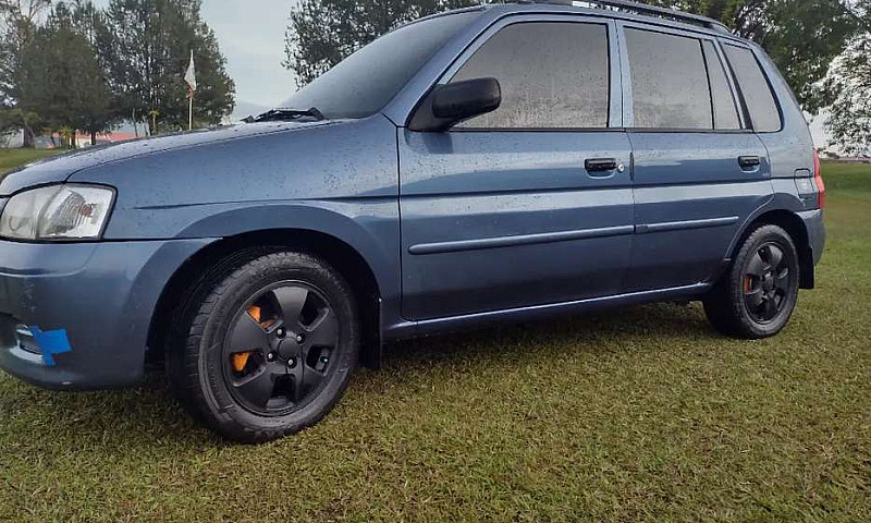 Hermosa Mazda Demio ...