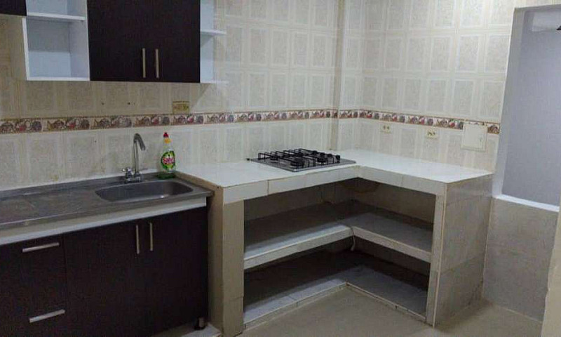 Arriendo Casa Barrio...