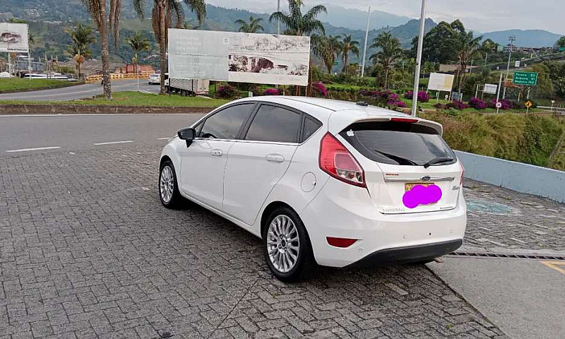 Ford Fiesta Titanium...