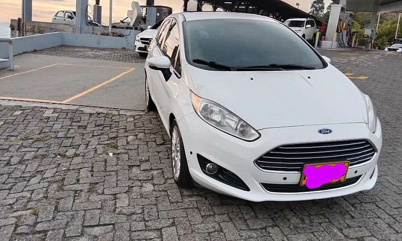 Ford Fiesta Titanium...