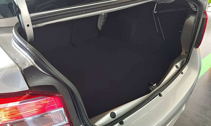 Renault Logan Zen 20...