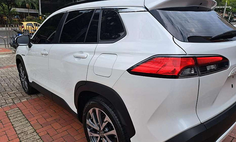 Toyota Corolla Cross...