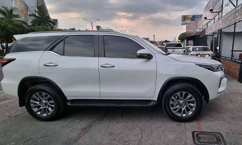 Toyota Fortuner Srv ...