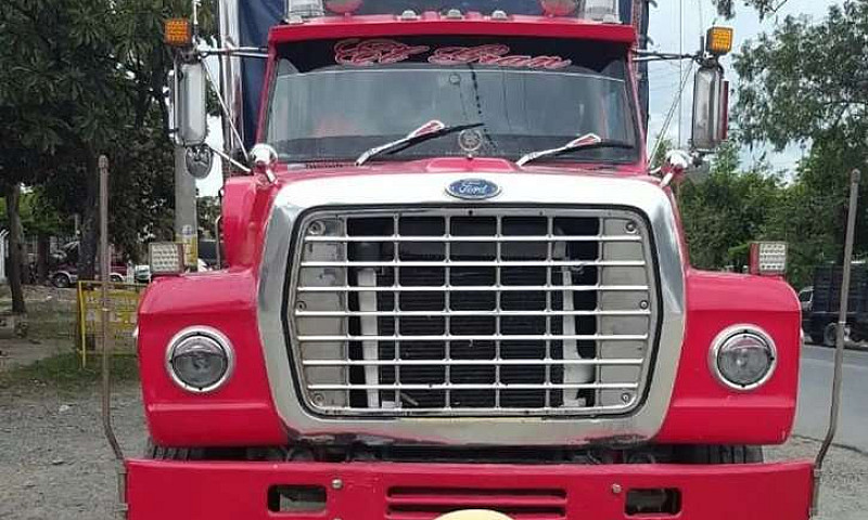 Vendo Ford 8000 Mode...